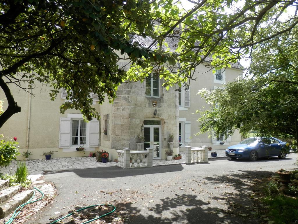 ชาโต อาร์ดิเยอ Bed & Breakfast Ardilleux ภายนอก รูปภาพ
