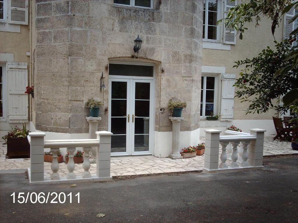 ชาโต อาร์ดิเยอ Bed & Breakfast Ardilleux ภายนอก รูปภาพ