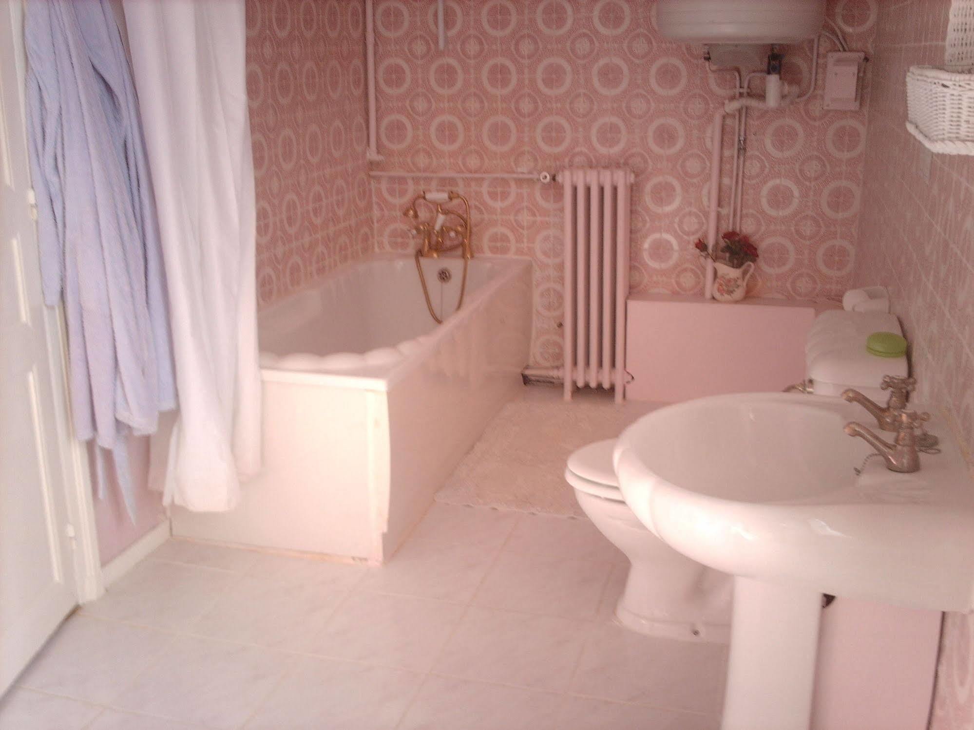 ชาโต อาร์ดิเยอ Bed & Breakfast Ardilleux ภายนอก รูปภาพ
