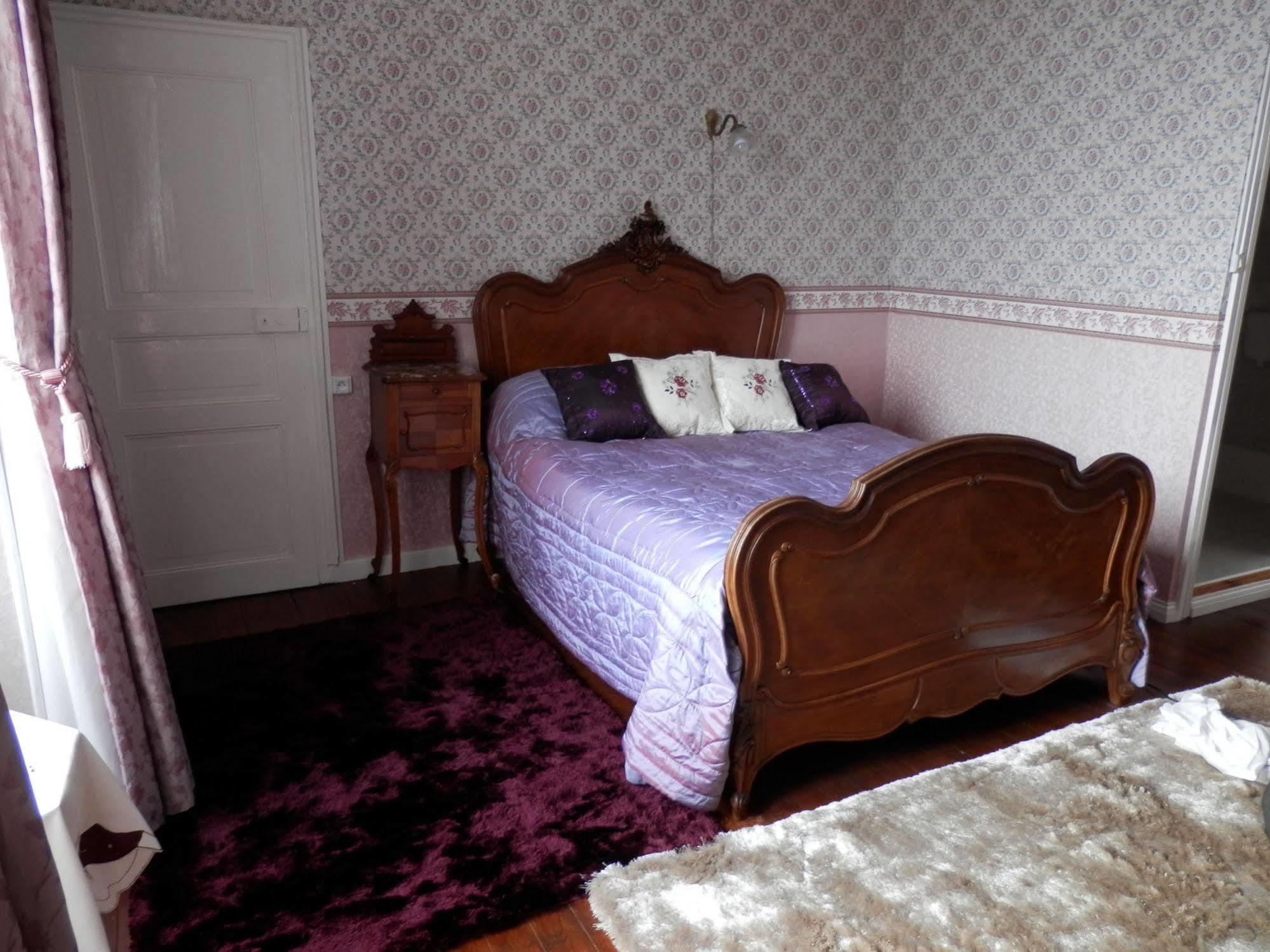 ชาโต อาร์ดิเยอ Bed & Breakfast Ardilleux ภายนอก รูปภาพ