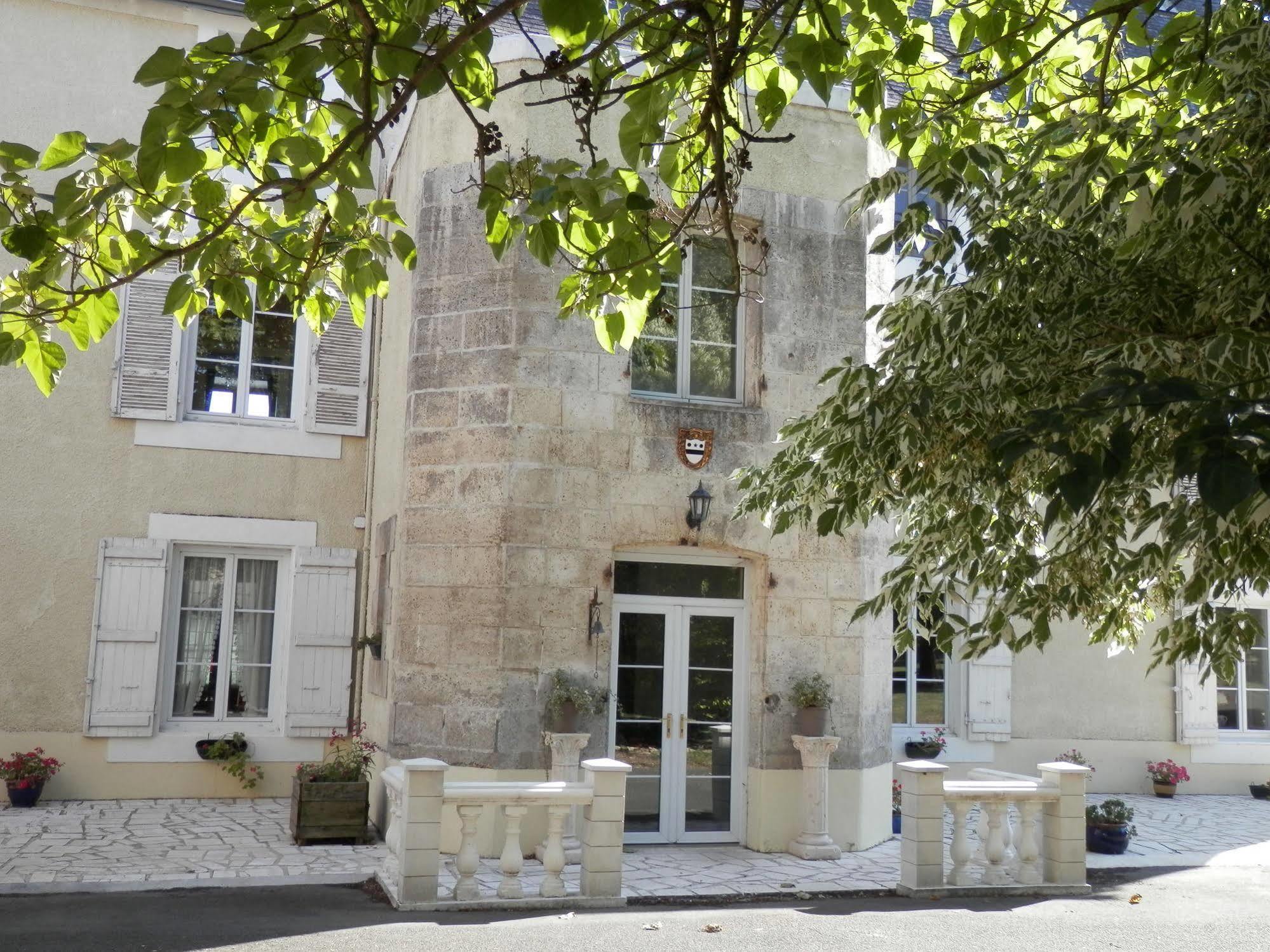ชาโต อาร์ดิเยอ Bed & Breakfast Ardilleux ภายนอก รูปภาพ