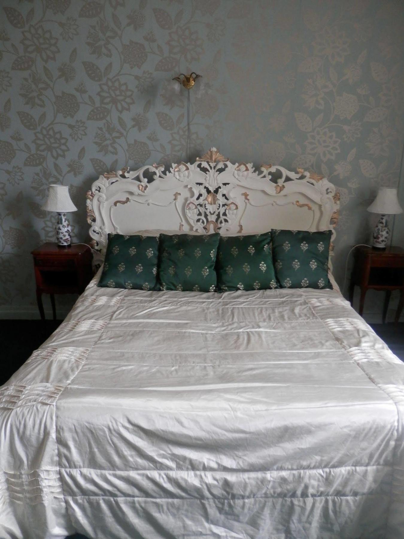 ชาโต อาร์ดิเยอ Bed & Breakfast Ardilleux ภายนอก รูปภาพ
