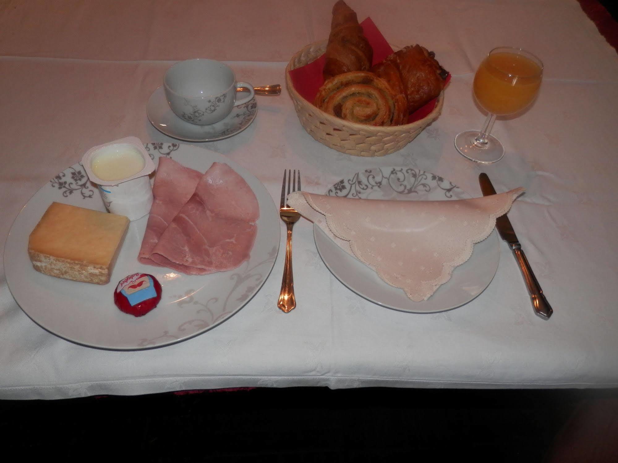 ชาโต อาร์ดิเยอ Bed & Breakfast Ardilleux ภายนอก รูปภาพ