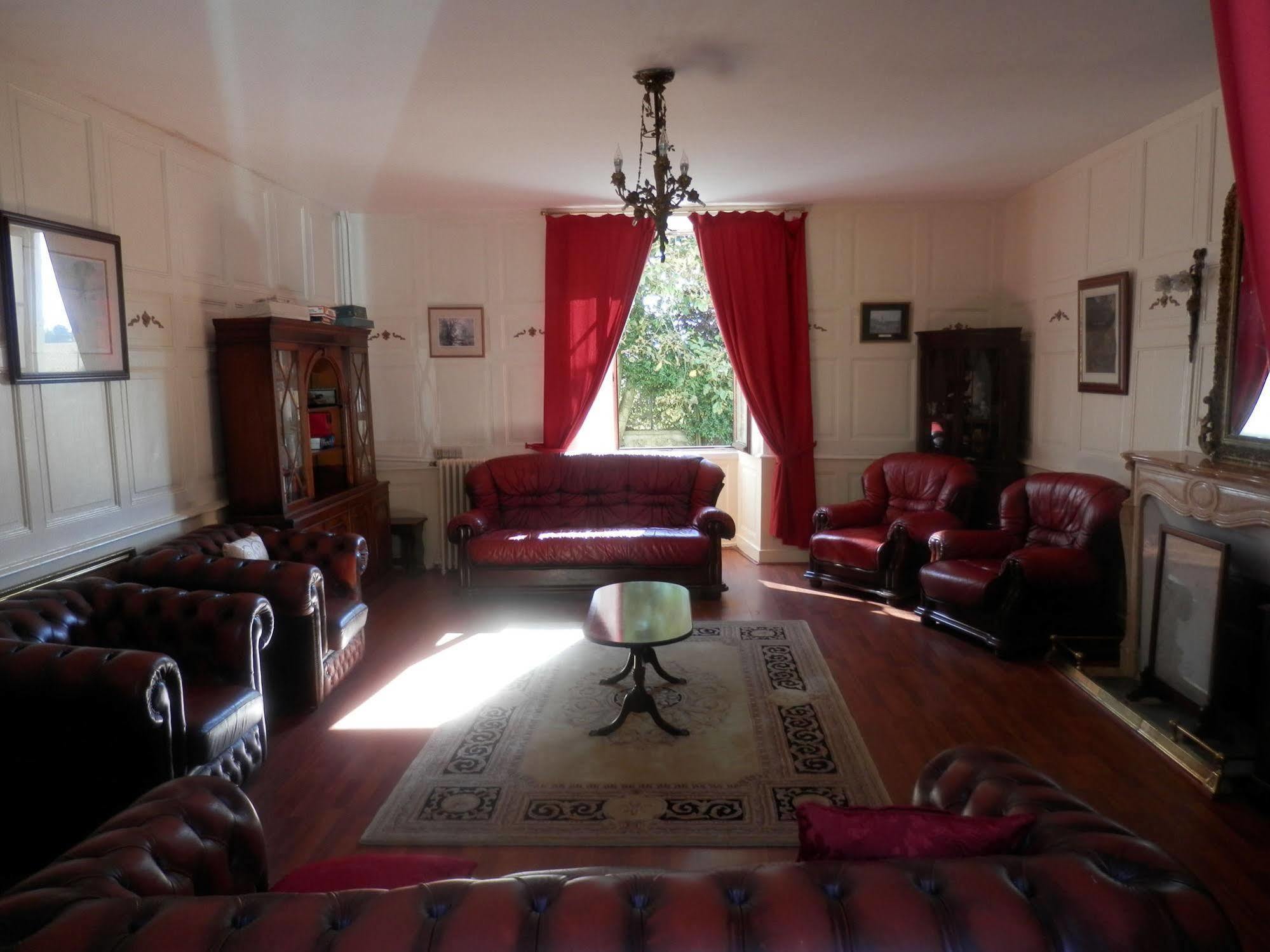 ชาโต อาร์ดิเยอ Bed & Breakfast Ardilleux ภายนอก รูปภาพ
