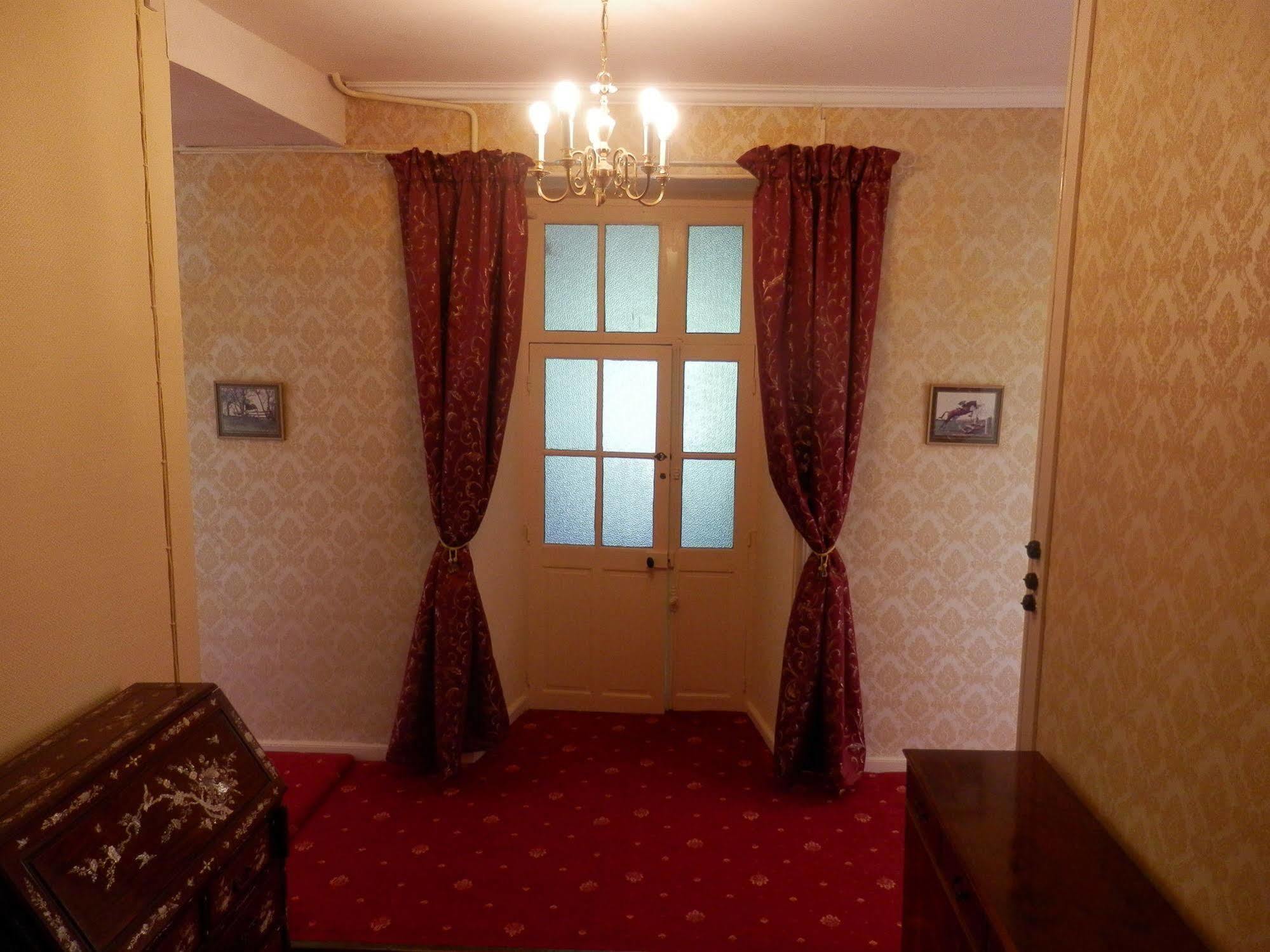 ชาโต อาร์ดิเยอ Bed & Breakfast Ardilleux ภายนอก รูปภาพ